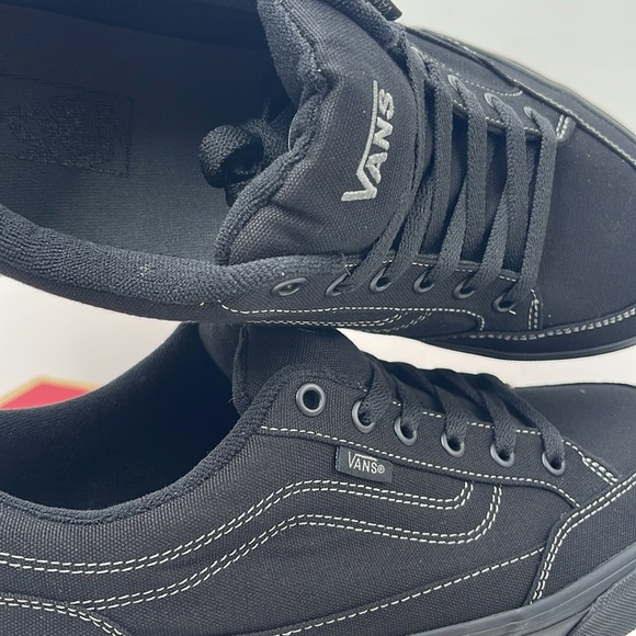 Vans Men’s Bearcat (Canvas) Black/Black
VN000DT2186
Sneakers - Picture 14 of 16